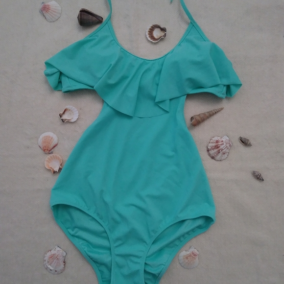 Victoria's Secret Side Cutout Ruffle Swimwear. - Picture 3 of 7